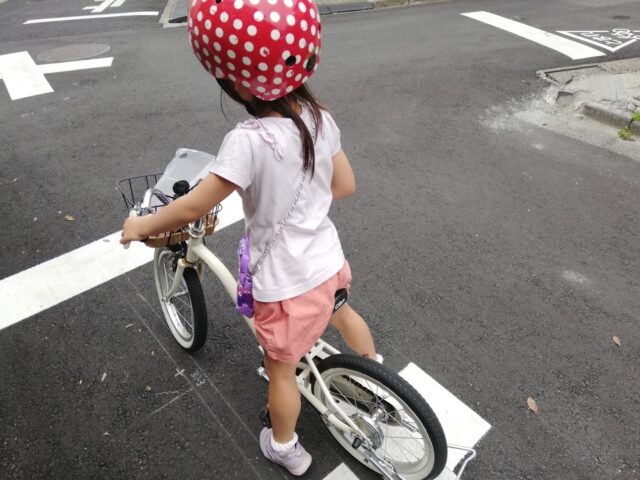 自転車にのる娘